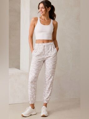 Athleta NWT Camo Jogger Pants Women’s Size 8P Petite Zip Pocket Casual